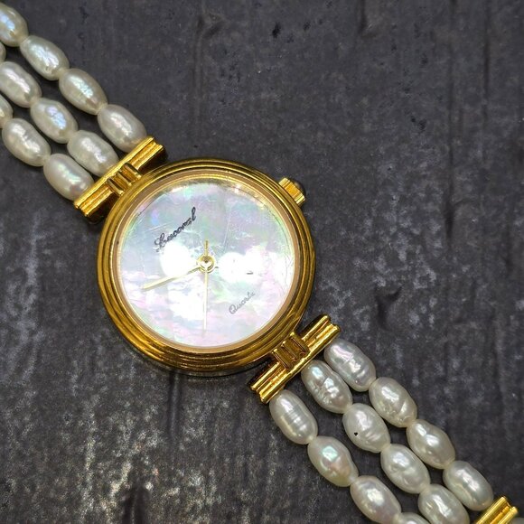 Lucoral Vintage Womens Pearl Strand Watch Quartz Gold-Tone Case MOP Dial HS211 - Picture 4 of 6